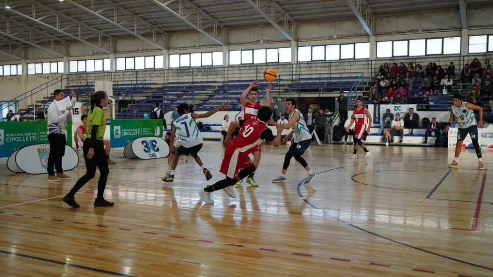 Llegó el día: comenzó el torneo Universitario Internacional de Básquet 