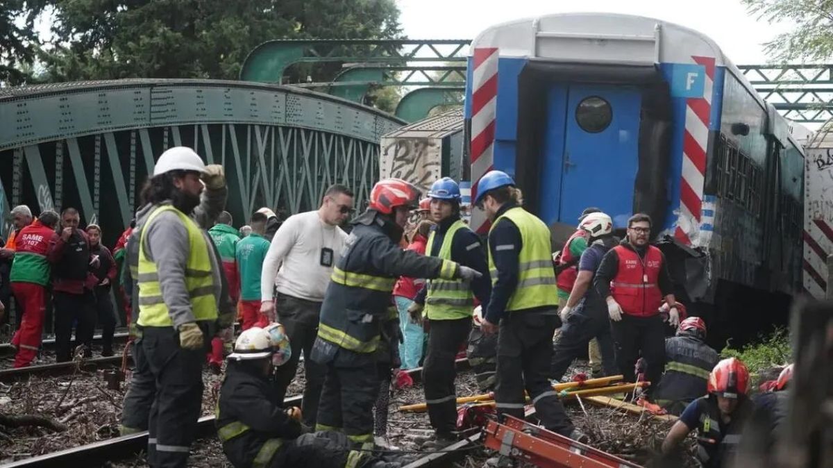 Chocaron dos trenes en Buenos Aires y un pasajero filmó el momento: 100 personas fueron asistidas 