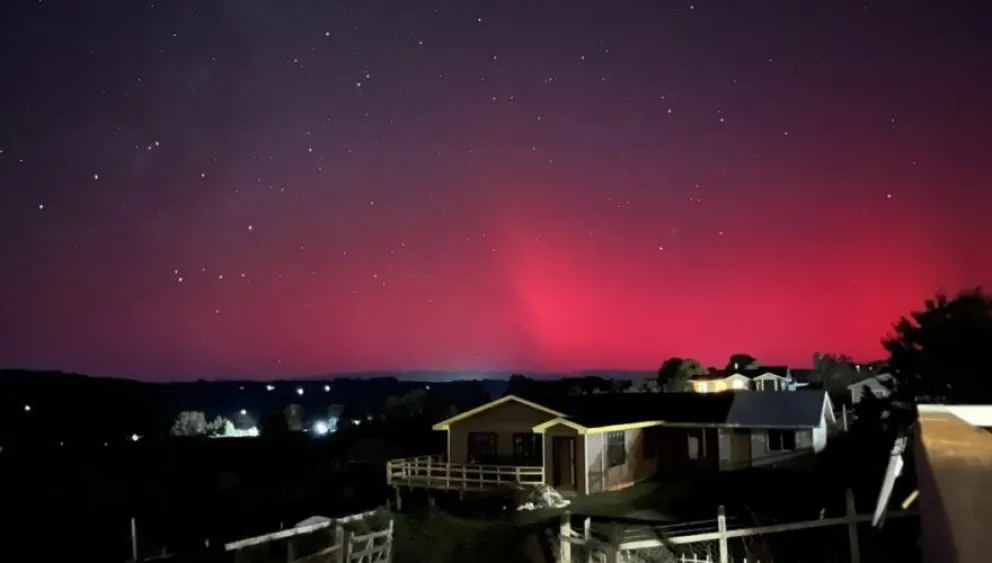 Increíbles auroras australes iluminan el cielo de Ushuaia y la Antártida