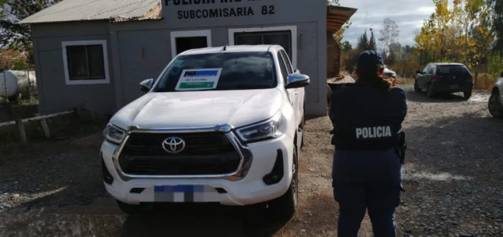 Abandonaron una camioneta robada con una amenaza a su propietario