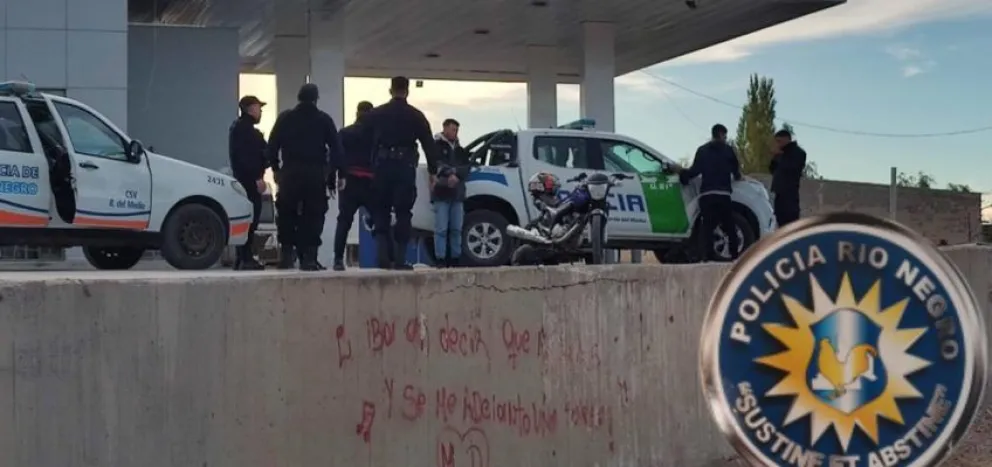 Vendían partes de una moto robada y fueron atrapados en el Alto Valle