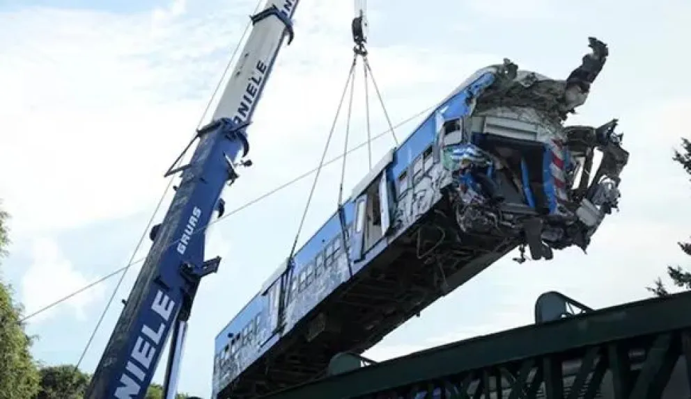 Crisis ferroviaria: el Gobierno declara la "emergencia" tras el choque de trenes