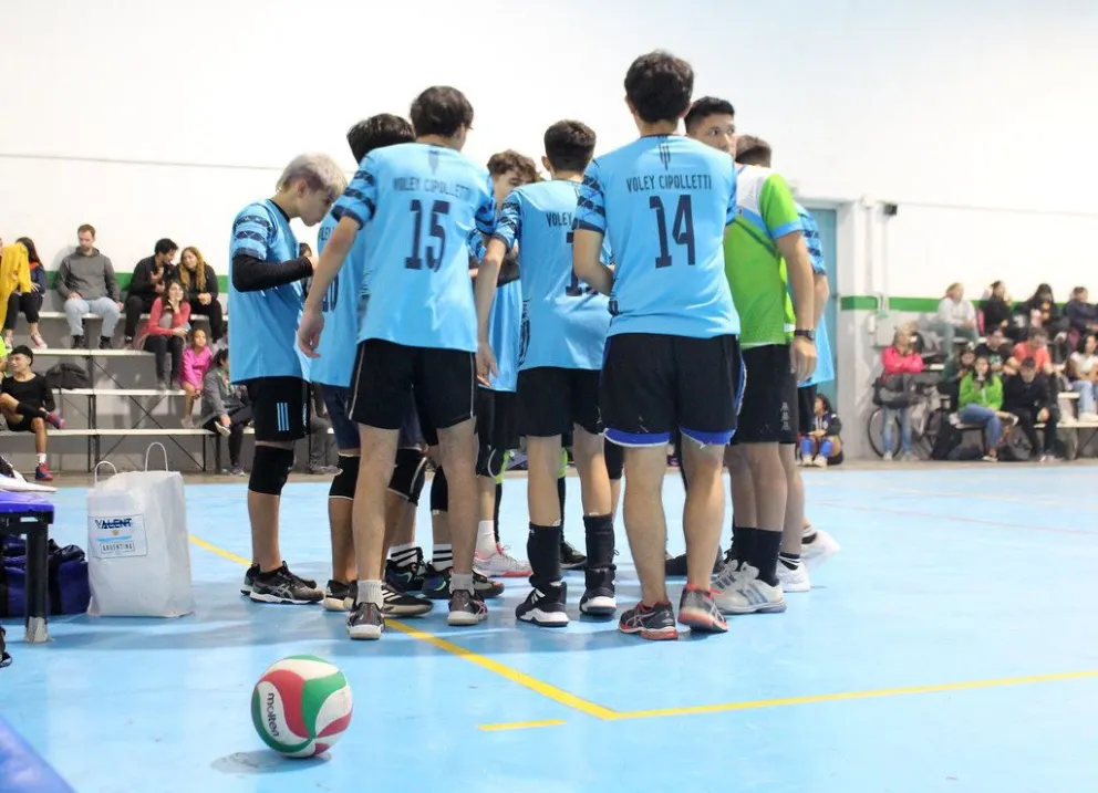 La Escuela Municipal de Voley de Cipolletti se prepara para el desafío del Provincial Sub 18 