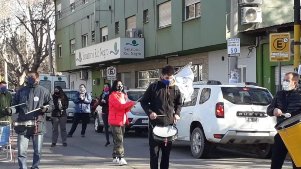 Nuevo conflicto en el Sanatorio Río Negro por atrasos salariales