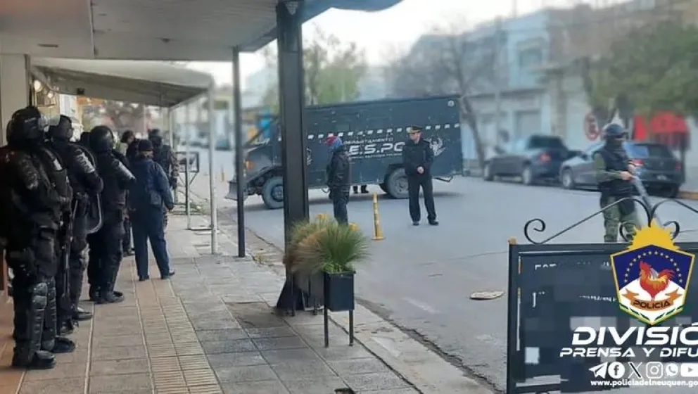 Detienen a dos personas por una serie de siete violentos atracos y secuestran armas
