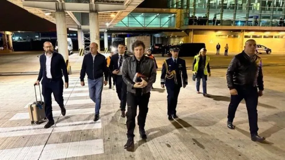 Denunciaron a Javier Milei por usar fondos y bienes públicos para asistir a un acto de VOX