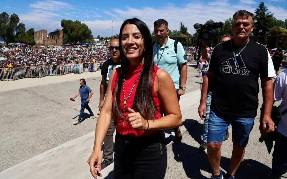 ¿Quién es Leda Bergonzi, la sanadora que conmueve a multitudes?