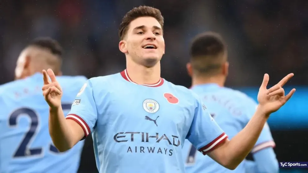 Julián Álvarez, con apenas 24 años, el jugador que alcanzó un impresionante récord de títulos