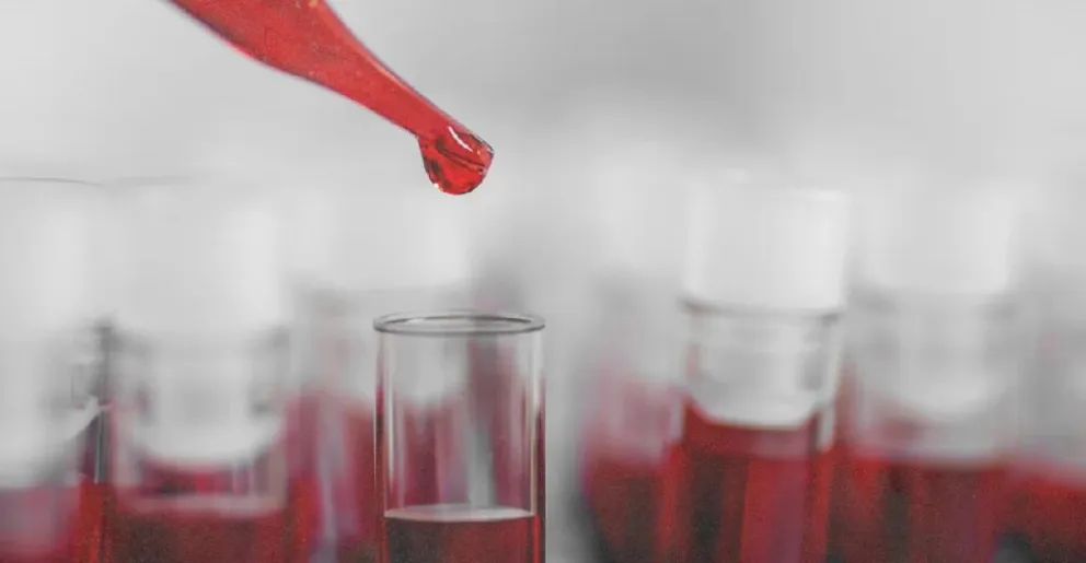 Reino unido reconoció que infectó a miles de personas con sangre contaminada