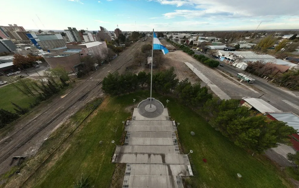 La Municipalidad invita a los vecinos a participar del acto del 25 de Mayo 