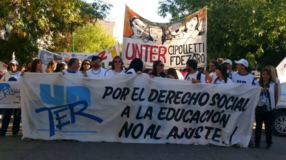Este martes UnTER intensifica protestas con movilizaciones hacia puentes carreteros