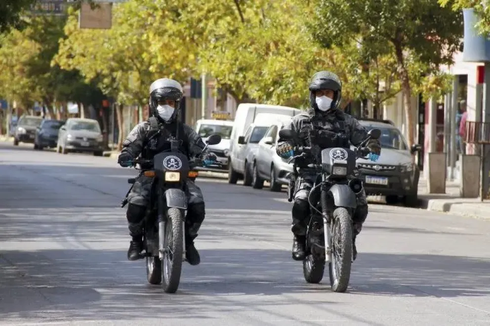 Cartón lleno: robó un celular, lo descubrieron y atacó a la policía