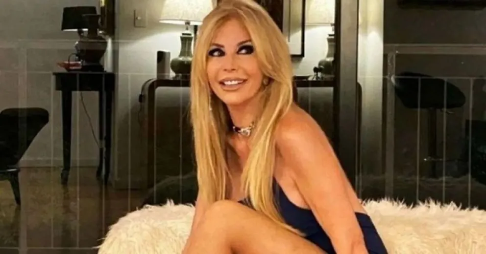 Graciela Alfano cautivó en las redes sociales con su microbikini roja