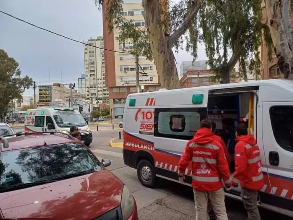 Fuerte choque entre dos camionetas en la Avenida 25 de mayo 