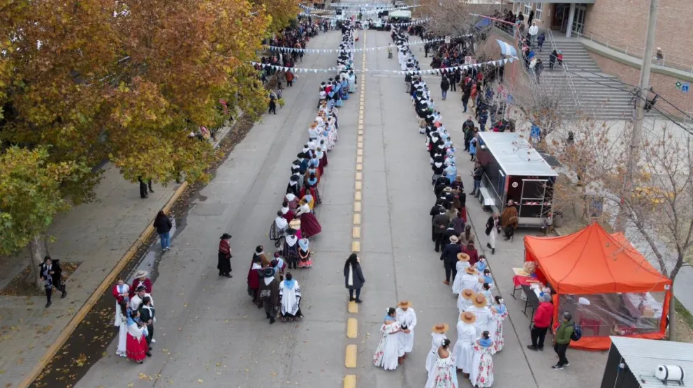 Espectacular pericón nacional en Cipolletti: 260 personas bailaron y disfrutaron 