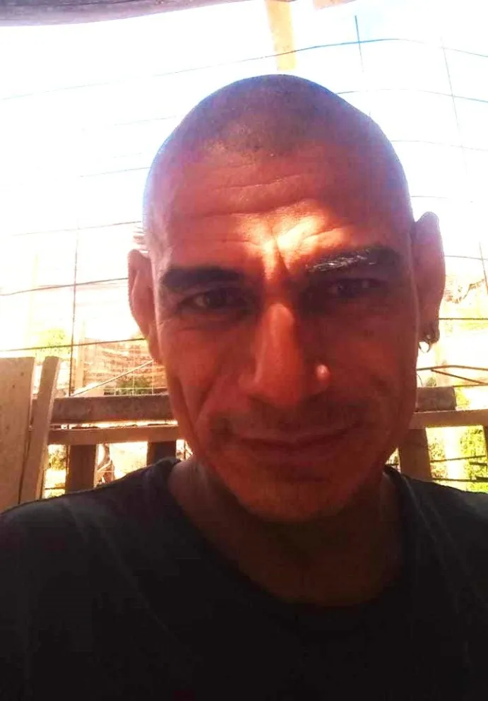 Buscan a un hombre que llegó a trabajar al Alto Valle y hace seis meses no se comunica con su familia 