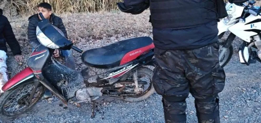 Dos menores fueron arrestados por circular en una moto robada