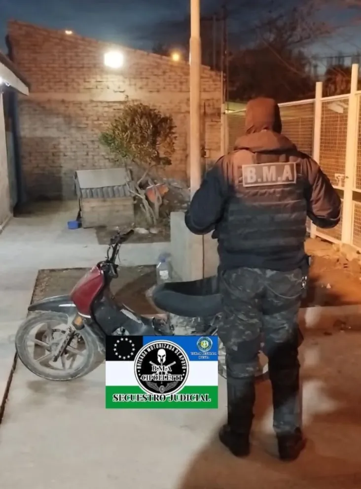 La BMA de Cipolletti recuperó una moto robada y detuvo a dos personas