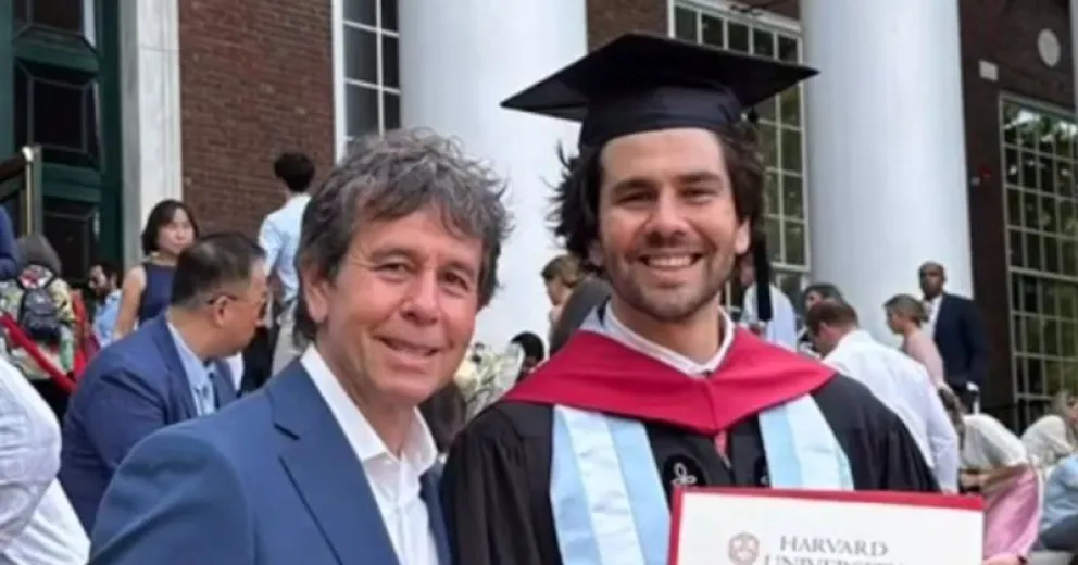 Orgullo familiar en la graduación de Gaspar, el hijo de Ariel Rodríguez Palacios, en Harvard