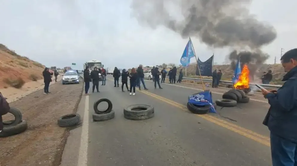 Corte de ruta 22 por tercer puente: son trabajadores del EPAS de Neuquén