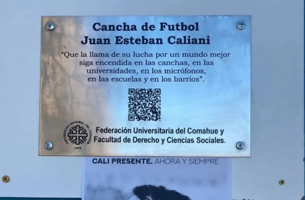 La canchita de fútbol de la FaDeCS ahora se llama Juan Caliani