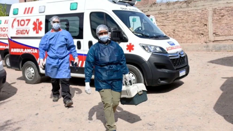 Un policía salvó a un bebé que se estaba ahogando