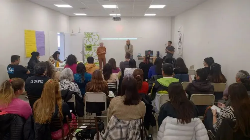 Exitosas jornadas de capacitación de Fútbol Valorado en Cipolletti y Allen