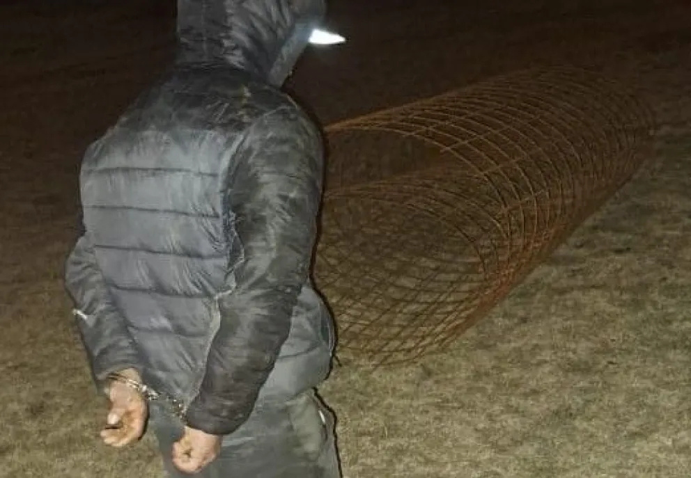 Robaba materiales en una obra y terminó construyendo su camino al calabozo  