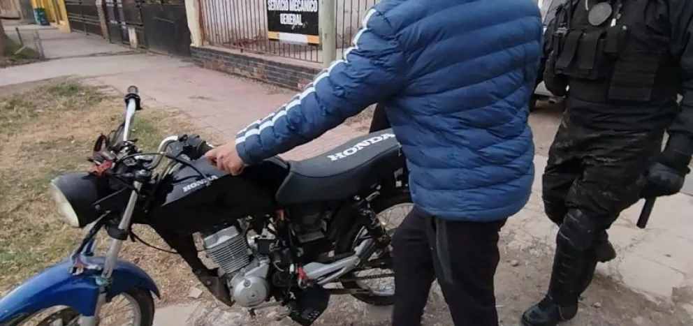 Intentaron zafar de la policía diciendo que iban al mecánico