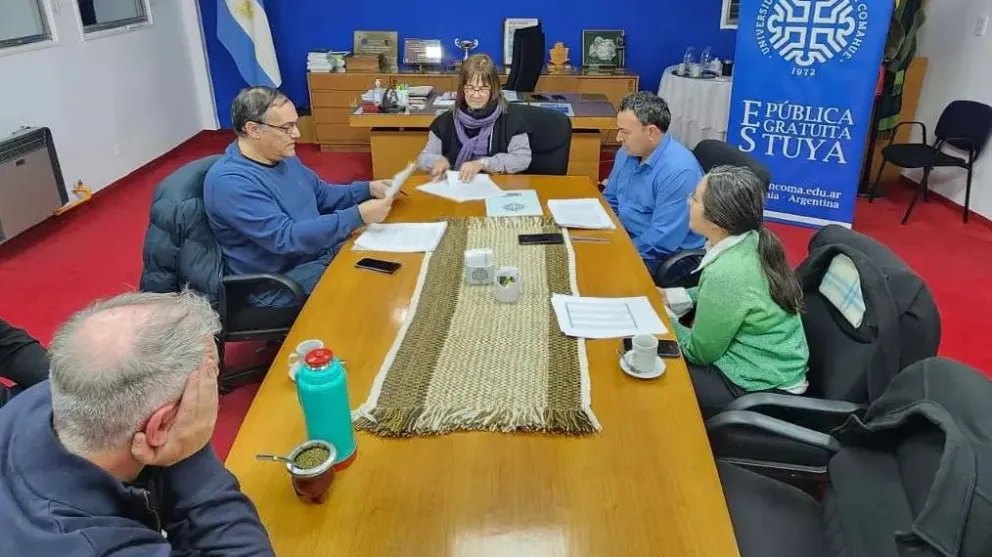 Aguas Rionegrinas y la UNCo firmaron un convenio para apoyar la universidad pública