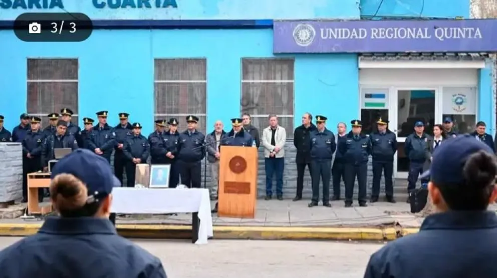 Emotivo acto de la policía para recordar al cabo Barrera