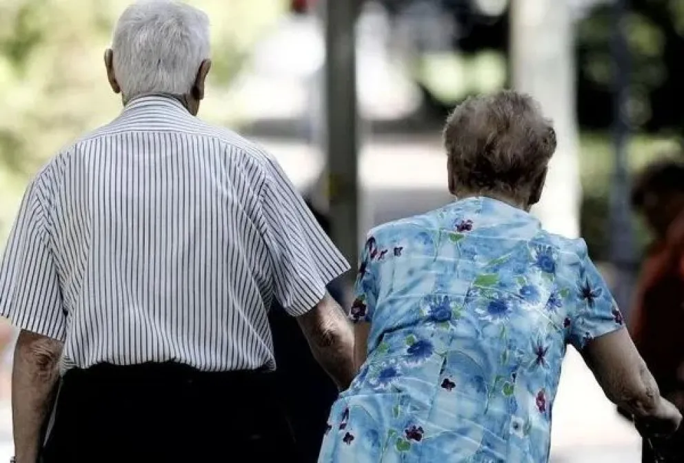 Jubilados en crisis: La mínima apenas alcanza para cubrir una cuarta parte de la canasta básica