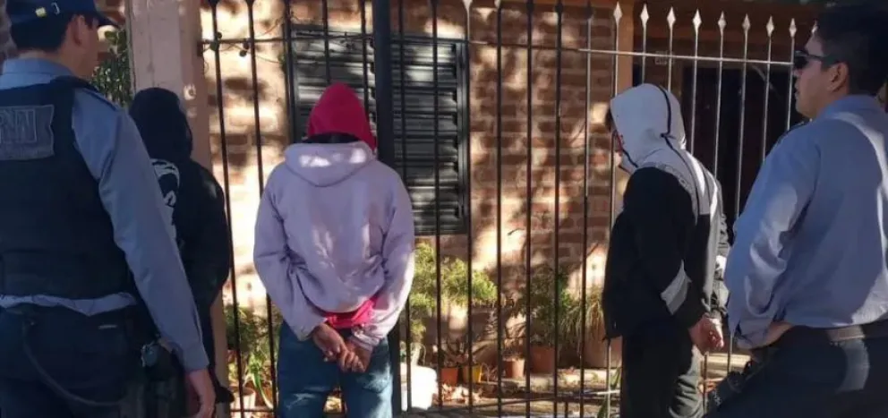 Tres delincuentes fueron arrestados en Cipolletti tras robar un celular