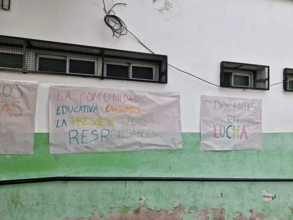 La ESRN 71 organizó una "sentada" para este lunes como protesta por las intoxicaciones 