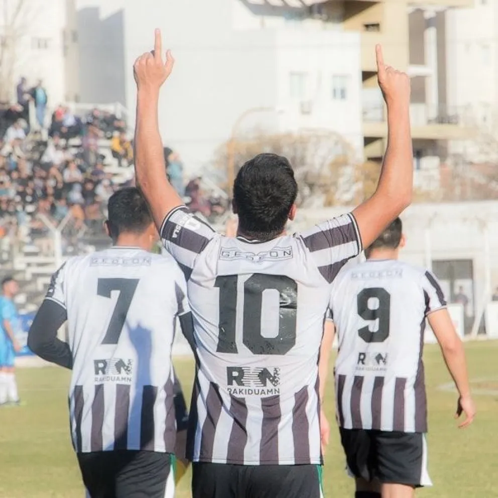 Cipo viaja a Mendoza y acá te contamos el extraño horario del partido y los árbitros