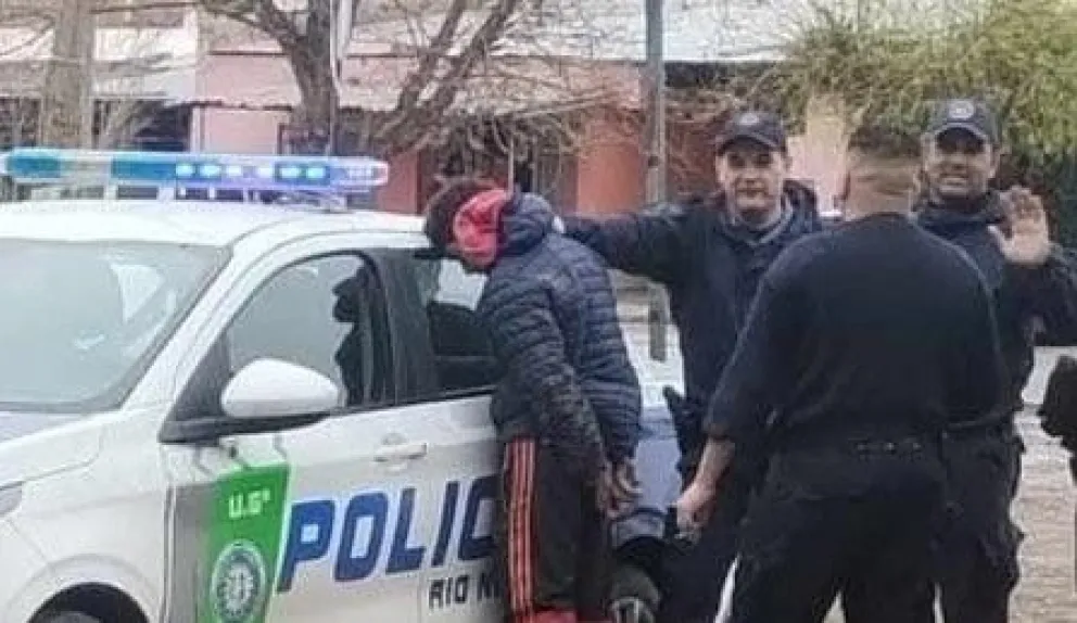 Quisieron huir de la policía a bordo de una moto con pedido de secuestro