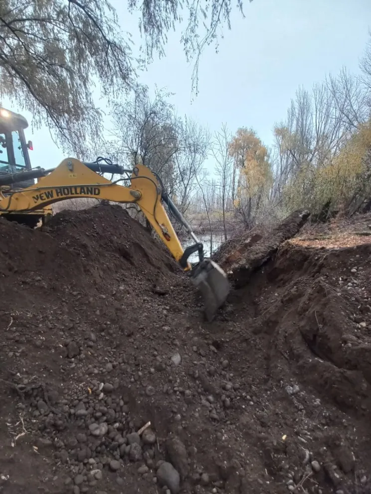 Empresas privadas obstruían el cauce de un arroyo para expandir propiedades