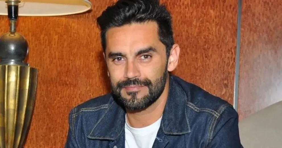 Gonzalo Heredia su picante visión por el hombre que trepó desnudo al Congreso