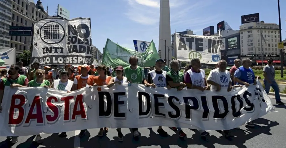 Ajuste: en seis meses el Gobierno redujo la planta del Estado en 18 mil empleados