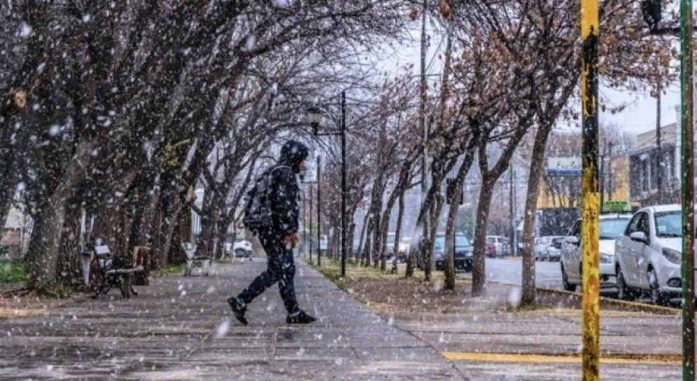 ¿Feriado largo con nieve en el Alto Valle? La Estación Meteorológica alertó sobre posibles nevadas en la zona