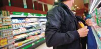 Intentó robarse cucharas de un supermercado regional y le prohibieron volver a ingresar 