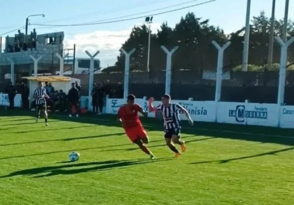 Cipolletti empezó ganando pero sobre el final se lo dieron vuelta y perdió 2 a 1