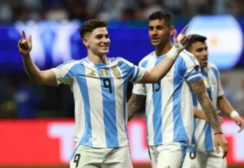 Argentina venció 2-0 a Canadá en su primer partido en la Copa América