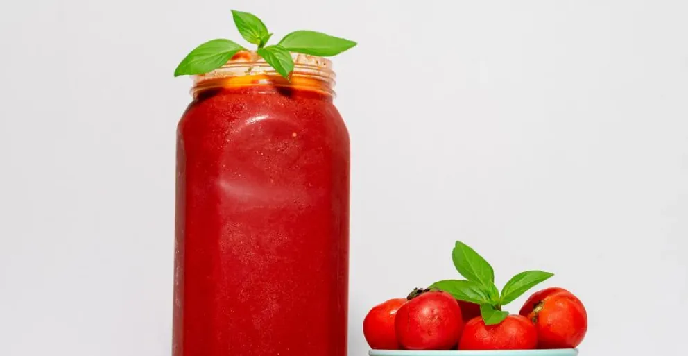 Trucos infalibles para convertir tu salsa de tomate de envase en una delicia casera