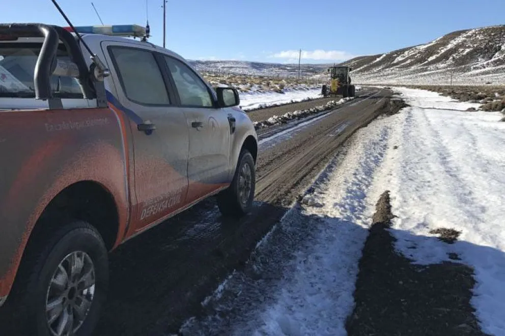 Seguridad Vial realizó trabajos de prevención y asistencia a conductores varados en las rutas durante el temporal