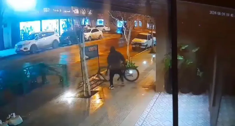 Robo en el centro de Cipolletti: la angustia de una trabajadora que perdió su único medio de transporte