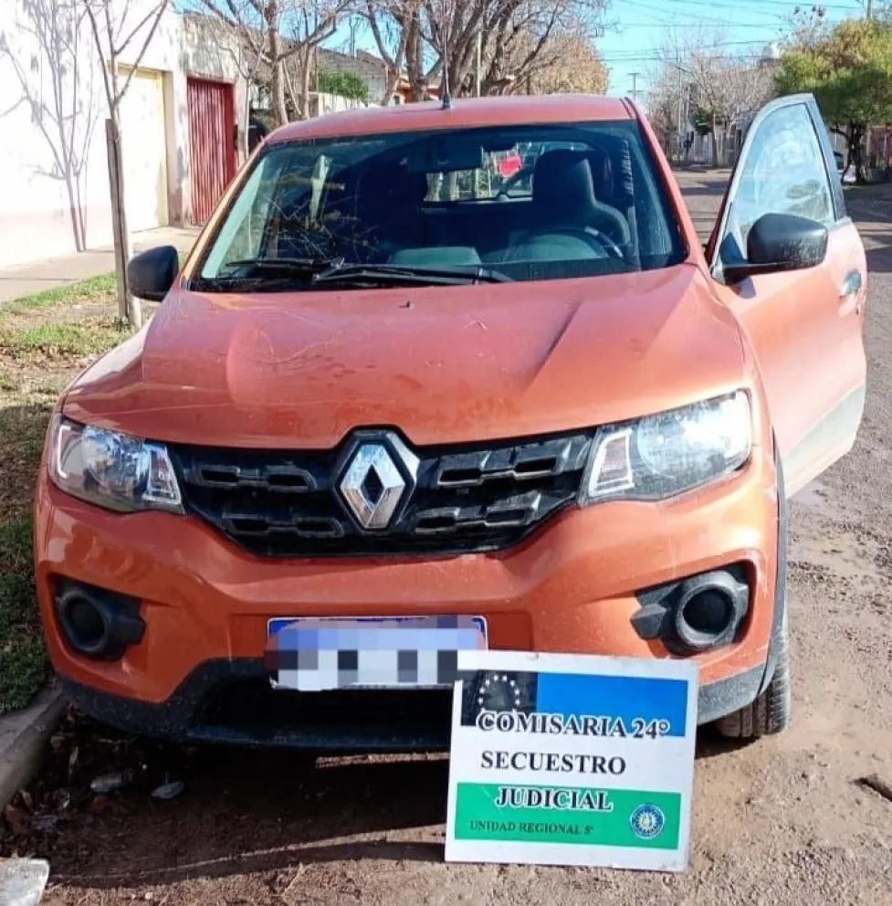 Recuperan un auto robado en el barrio Luis Piedrabuena