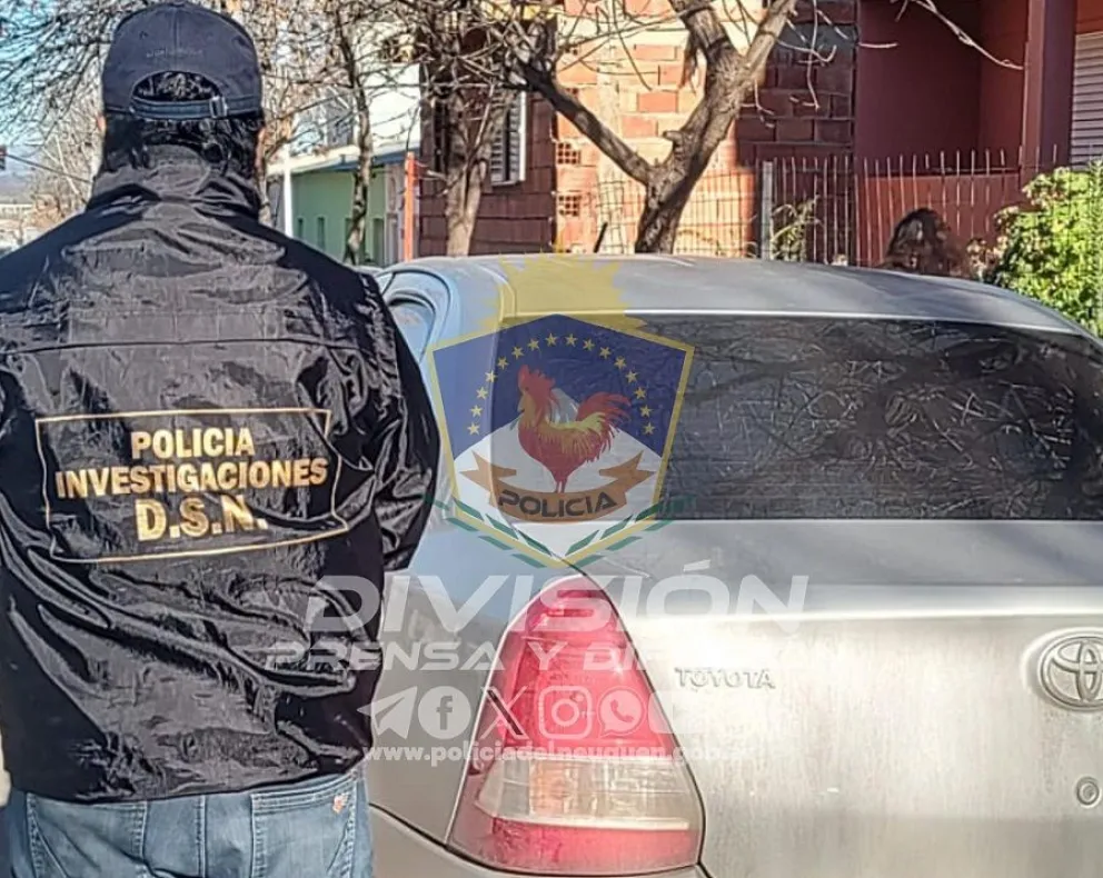 Robaron un auto de alta gama y lo dejaron abandonado en la calle