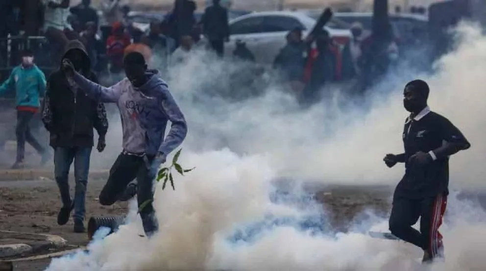 Manifestantes prenden fuego parte del Parlamento de Kenia: hay al menos ocho muertos