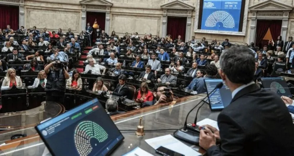 El Gobierno obtuvo dictamen por la Ley Bases: se votarán los cambios en Diputados